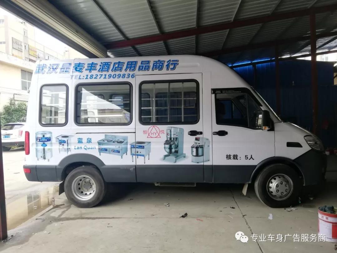 車身廣告能不能貼到車窗上？怎么做才能讓車身廣告合規(guī)？